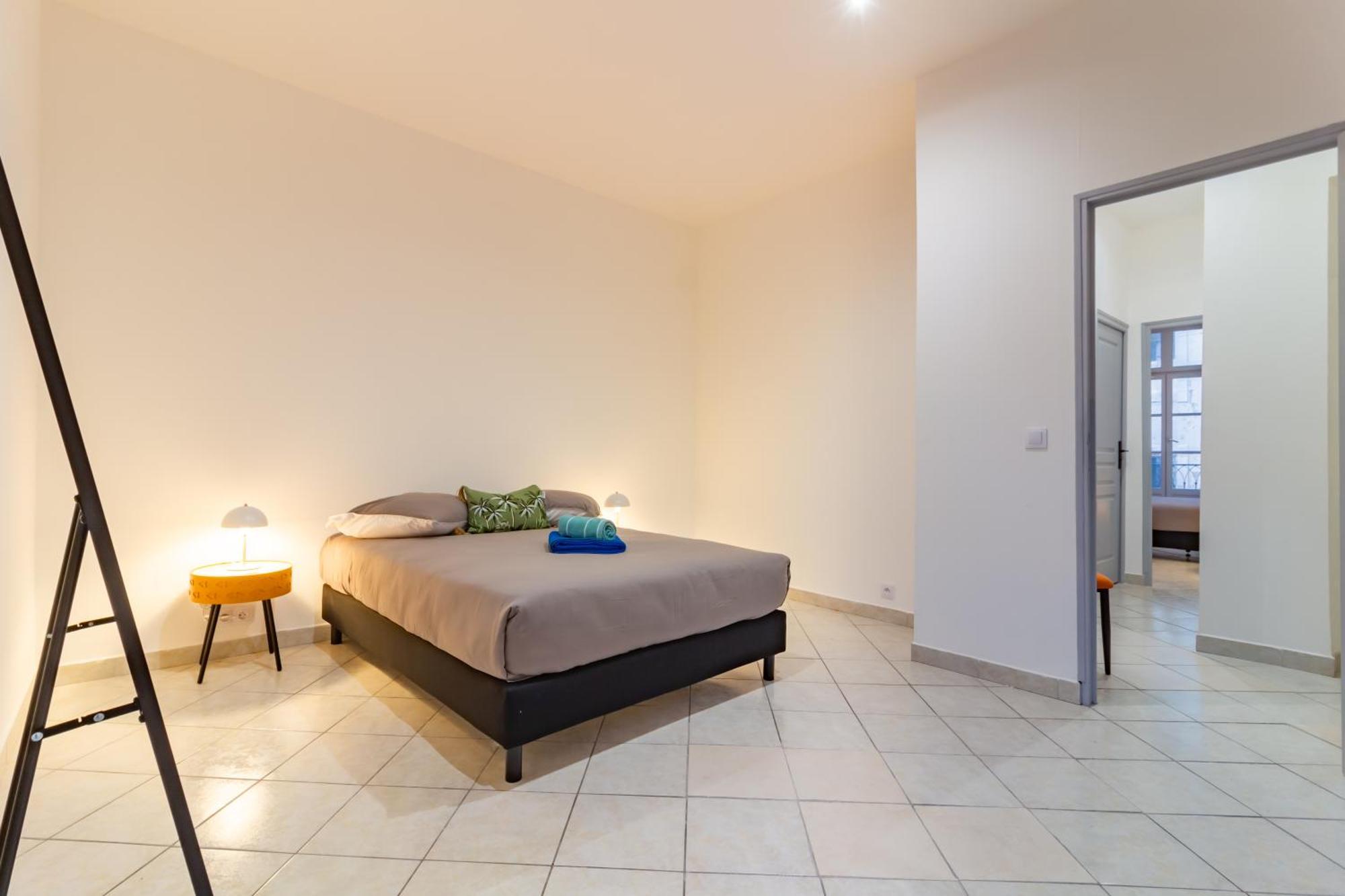Spacieux Appartement En Plein Coeur De Безие Екстериор снимка