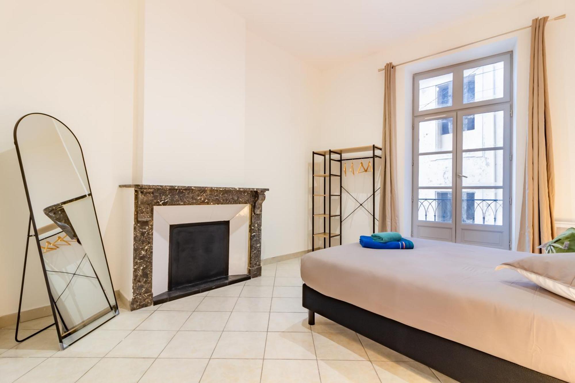 Spacieux Appartement En Plein Coeur De Безие Екстериор снимка